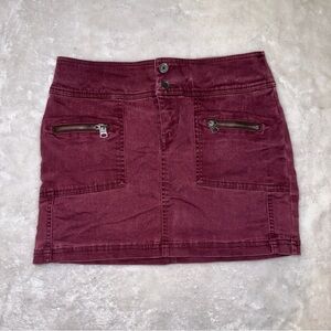 Abercrombie & Fitch Wine Burgundy Mini Skirt with Zip Pocket Details Size 00/24